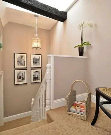 Hotel 7 Cross Street 4*