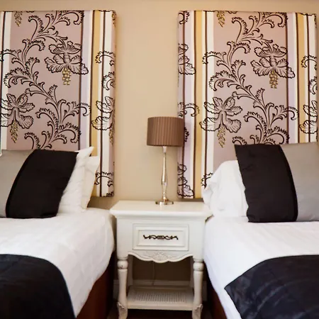 Hotel 7 Cross Street 4*